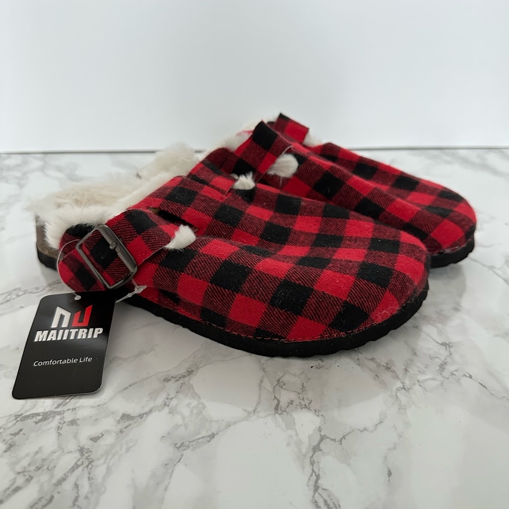 Brand New women’s slippers in buffalo print